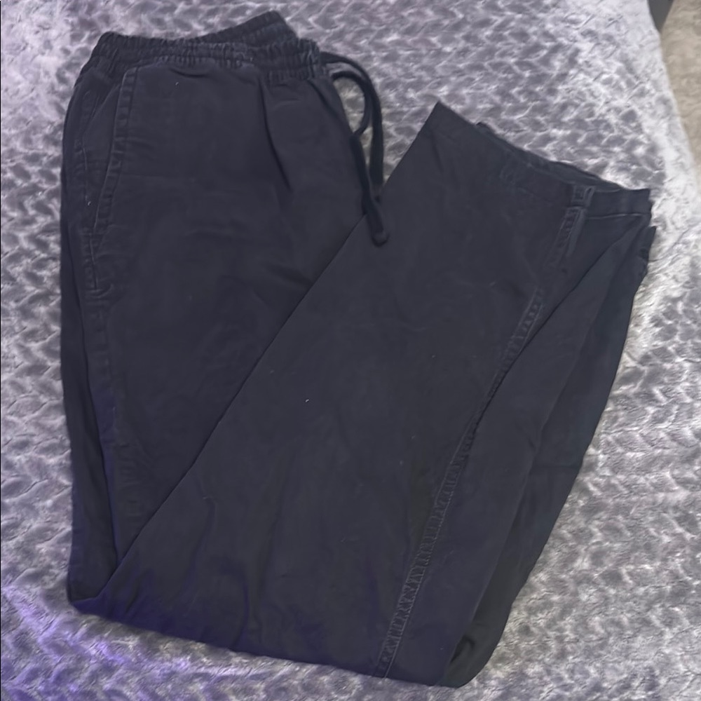 Black relaxed fit pants with Drawstring Waist and Soft Fabric